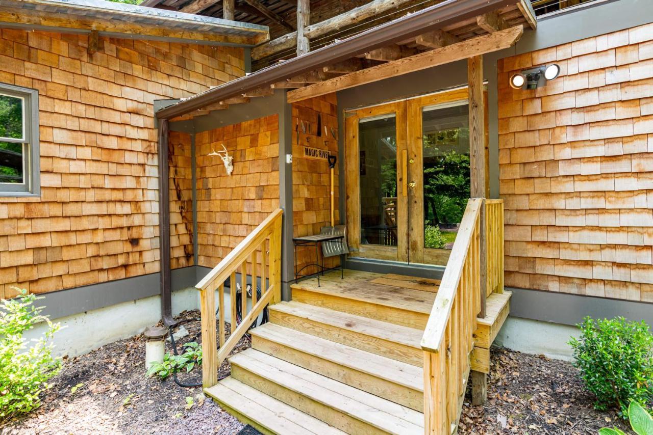 Riverside Log Cabin W Hot Tub Fire Pit Huge Deck Rileyville ภายนอก รูปภาพ
