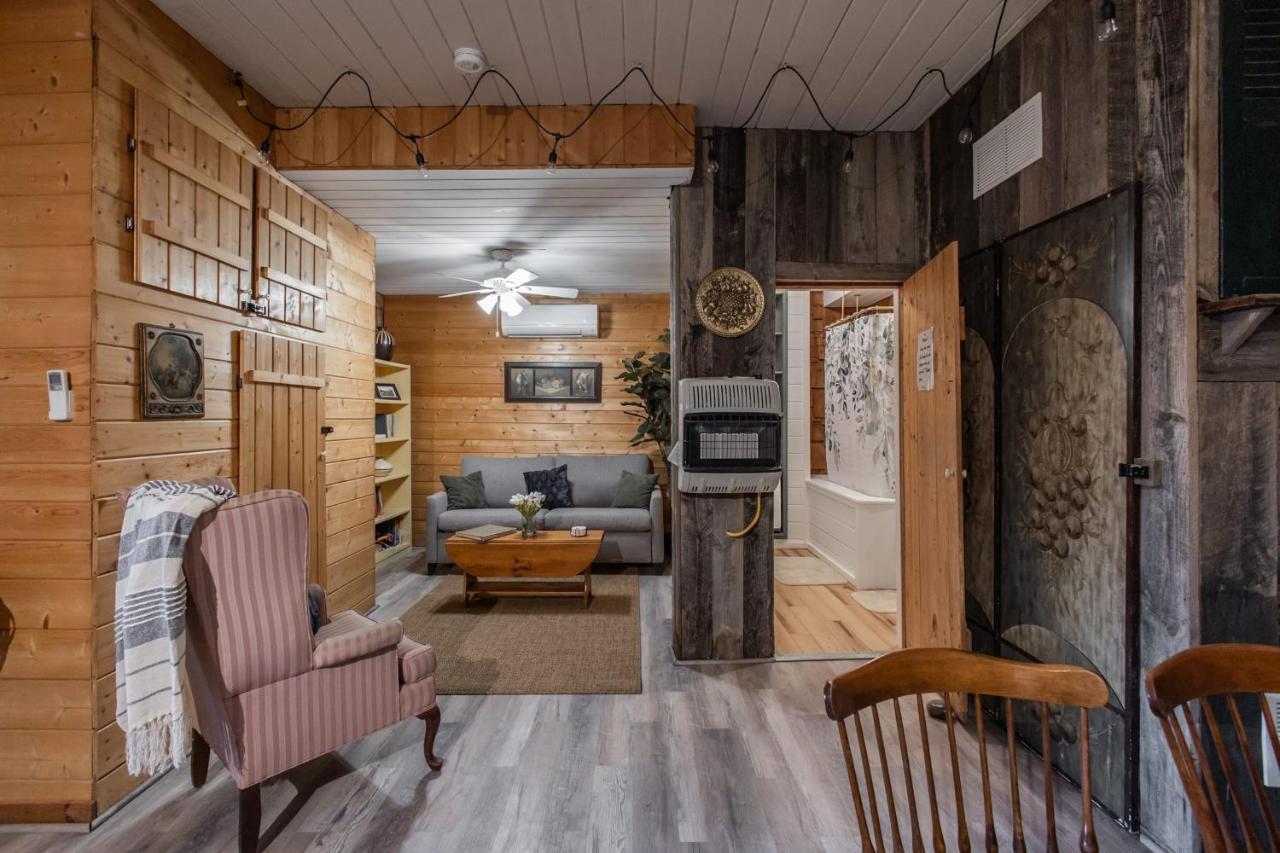 Riverside Log Cabin W Hot Tub Fire Pit Huge Deck Rileyville ภายนอก รูปภาพ