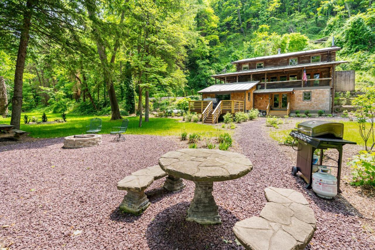 Riverside Log Cabin W Hot Tub Fire Pit Huge Deck Rileyville ภายนอก รูปภาพ