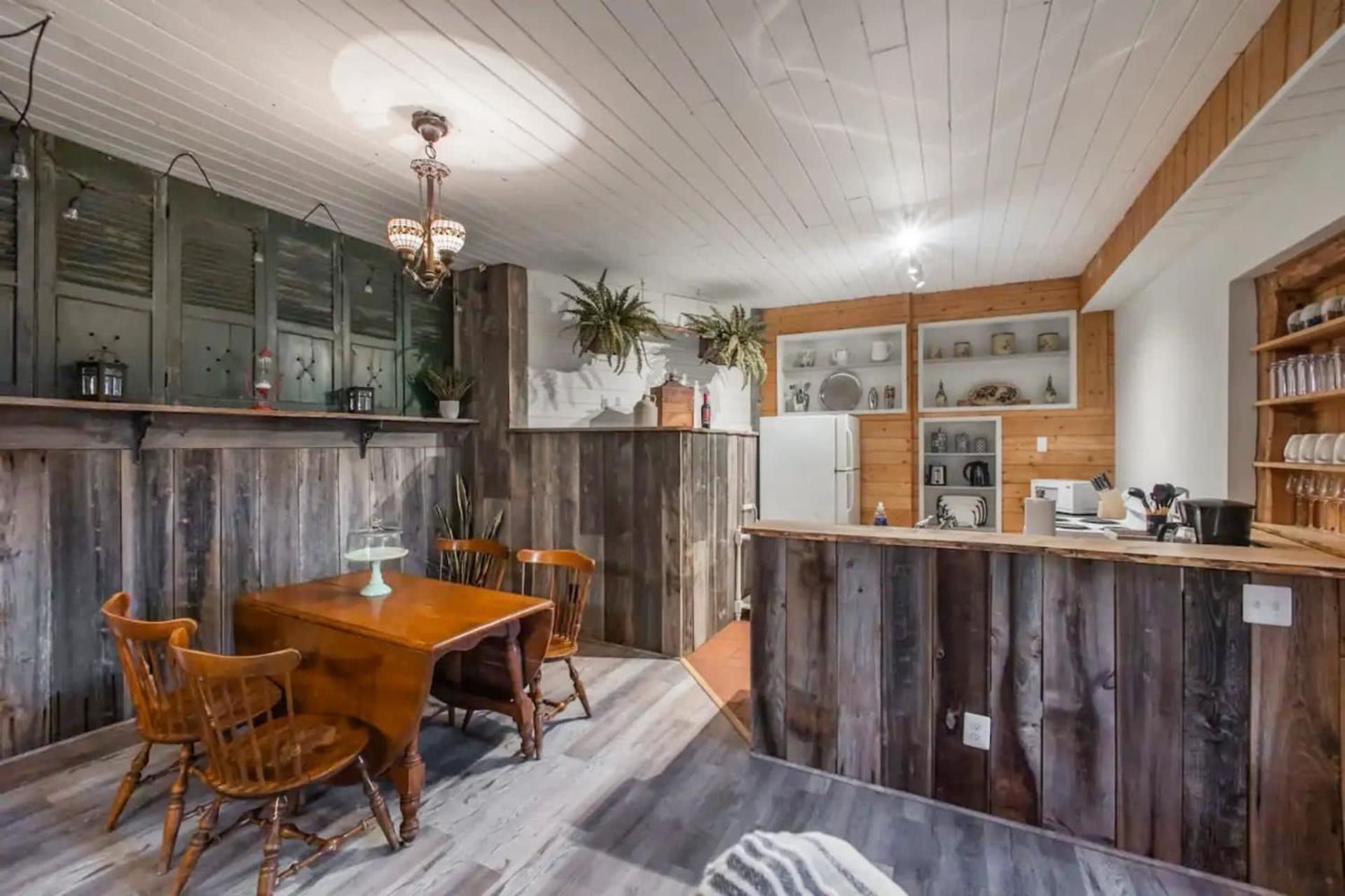 Riverside Log Cabin W Hot Tub Fire Pit Huge Deck Rileyville ภายนอก รูปภาพ